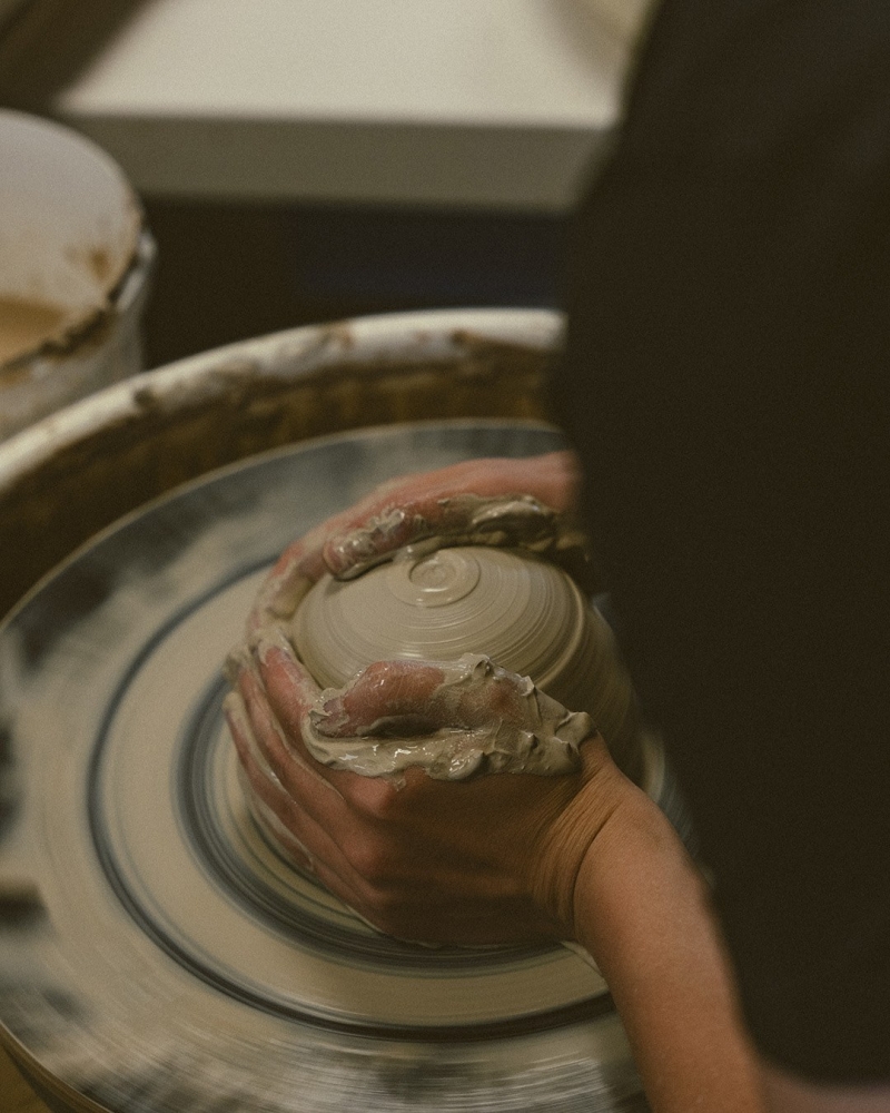 eline-ceramics_working1